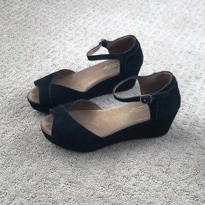 TOMS black platform wedge suede sandal sz 9